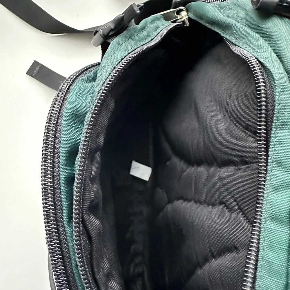 MEI Mountain Equipment Inc waist fanny pack. - Picture 9 of 11